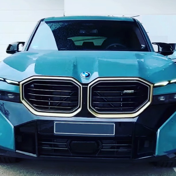 MelaniJenista's tweet photo. The 2025 BMW XM blends performance, luxury, and eco-friendliness. Though rough edges limit refinement, it remains a compelling choice for buyers seeking a powerful, well-equipped, environmentally conscious SUV. https://t.co/eMppNQa1Sg