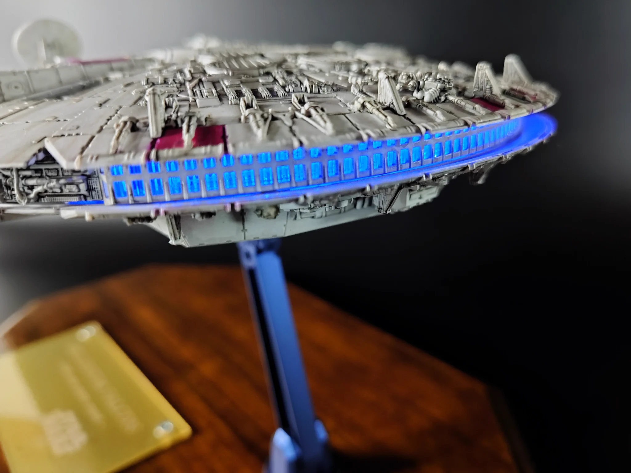 電飾改修 1/144 ミレニアムファルコン 完成品　BLUE 　〇▢アンテナ kooga(くーが) on X: 