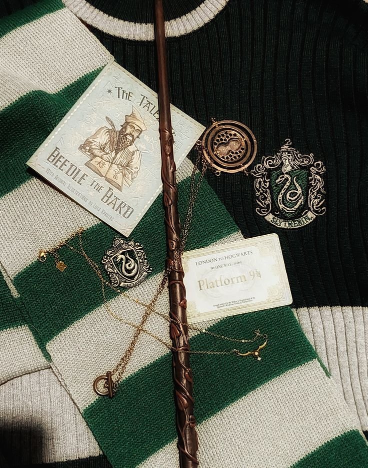 yehwangj's tweet photo. Como herdeira de uma dor milenar, e com o poder de fazer justiça com minhas mãos, eu não irei recuar.

Aos filhos de Atena e Poseidon, meus pêsames.
Ao restante, quero encontrar lealdade e confiança dentro da fraternidade.

#convocaçãovenoxys 🐍 https://t.co/uzaGHdEhoL