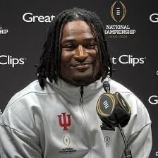 JeffRabjohns's tweet photo. Indiana’s Kaelon Black with a strong NFL debut. Team-high 14 carries, 65 rushing yards, 4.6 per carry, one catch for 5 yards, for the 49ers in a 27-7 win over the Rams. #iufb https://t.co/goFji61NrS
