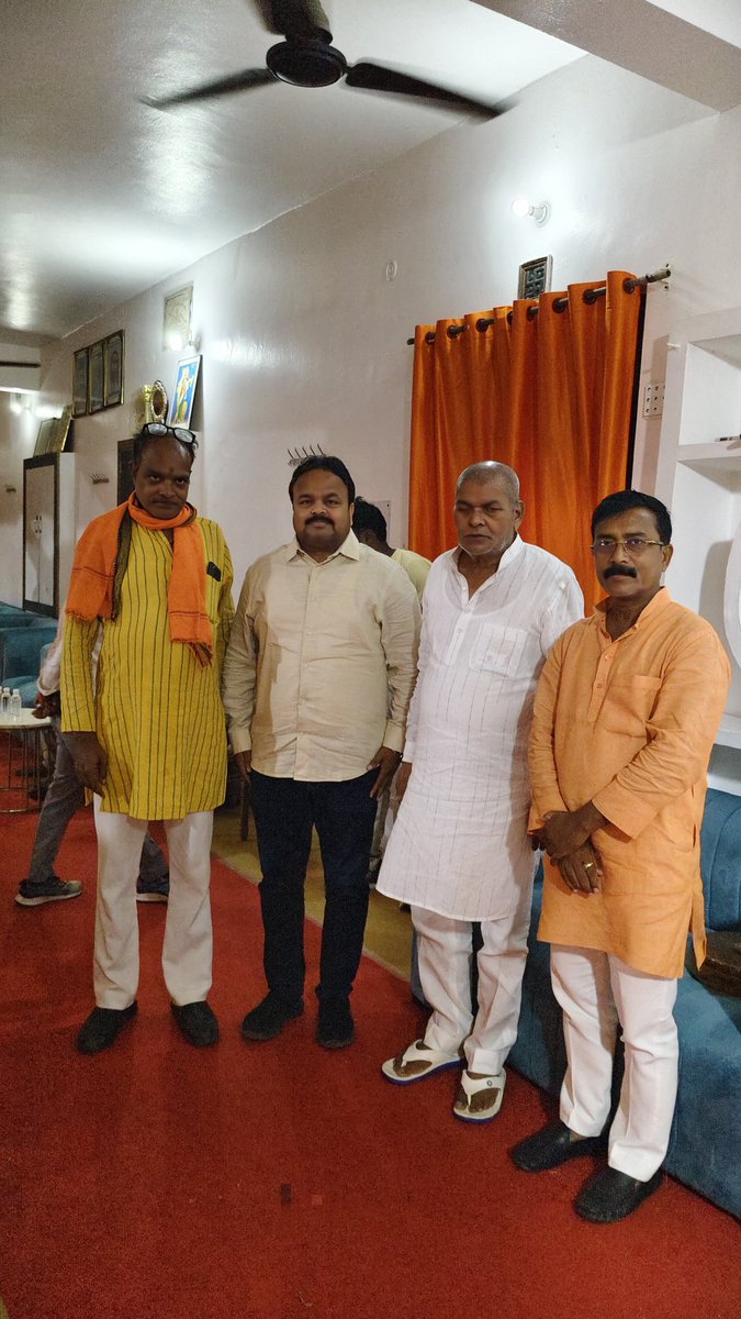 svivek123bjp's tweet photo. जीवली आजमगढ़ पहुँचकर भारतीय जनता पार्टी गोरखपुर क्षेत्र के क्षेत्रीय अध्यक्ष आदरणीय श्री विनोद राय जी की माता जी को श्रद्धासुमन अर्पित किया 💐💐 🙏🙏 https://t.co/HAJPXeyUIP