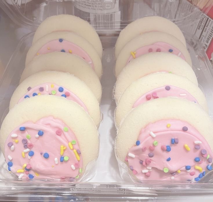 si38ejh's tweet photo. Craving these sooo bad. If the stores near my house sold them I prob would’ve ate them all today #edrtwt #ricecaketwt https://t.co/ggemRvsrXQ