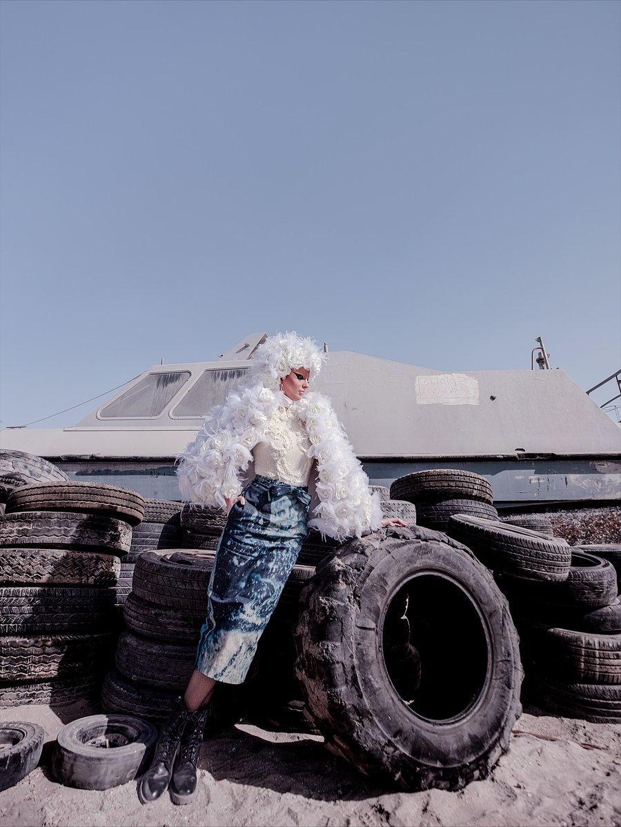 Balboa_46's tweet photo. Surreal energy. Sharp glam. Amato vision. Campaign shoot for Amato. Team: Crossover Studios, Pradhyuman. Shot by Tejaswi Ghagada. Talent: Andrea Solpa. Makeup by Carla Fuentes. https://t.co/31SOMFtS5x