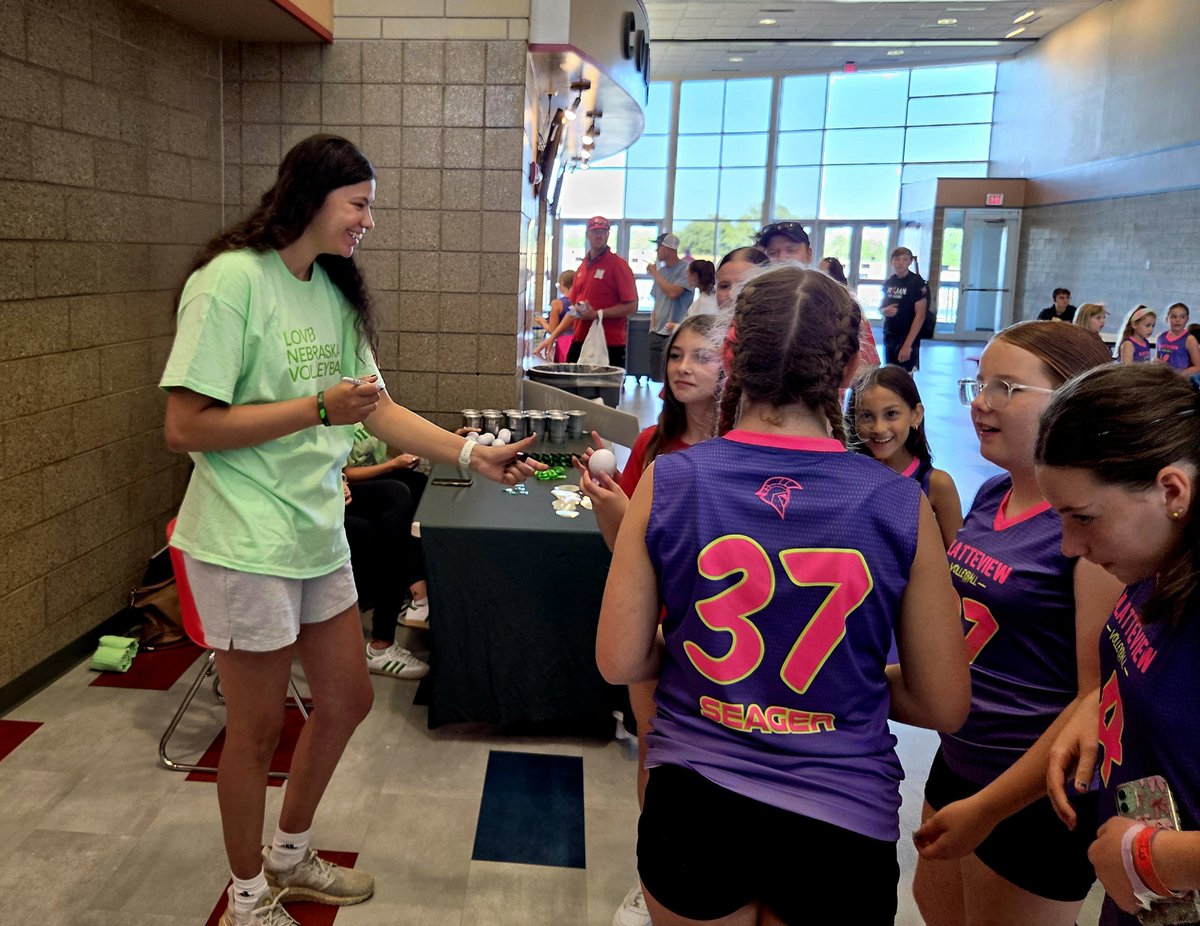 PlatteviewVB's tweet photo. From youth to the pros, this is what Volleyball and being a Trojan is all about! We were honored to celebrate @sabrina_starks and recognize our Jr Trojans tonight!!
#PastPresentFuture
And Trojan Nation - you were amazing tonight! Thank you!
@lovbneb
@Trojans_of_PHS https://t.co/BFKXuBeEPC