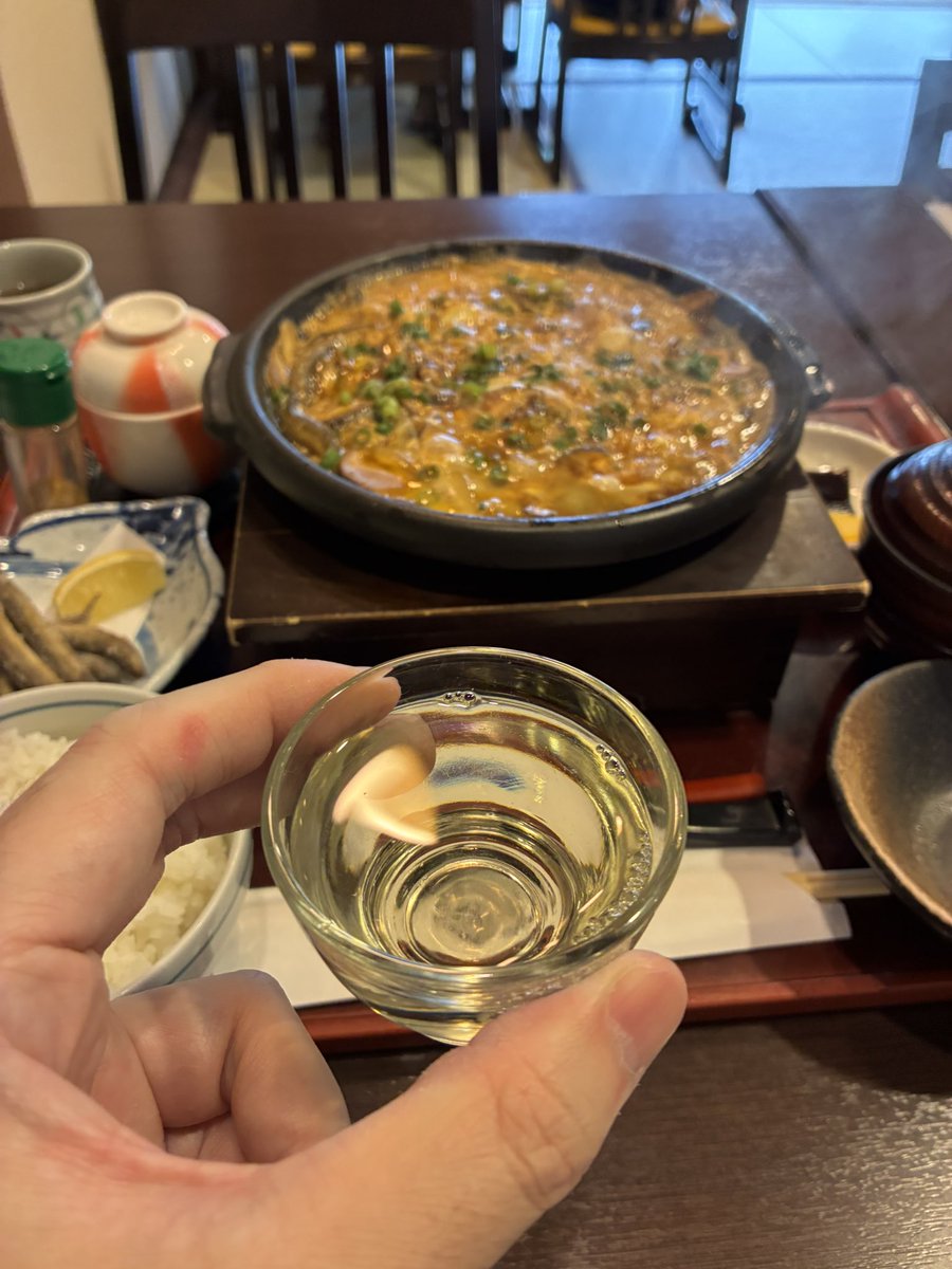 TagetesPatula's tweet photo. 真昼間からポン酒の冷や呑みながら頂きます😋 https://t.co/1vHqcKAxER