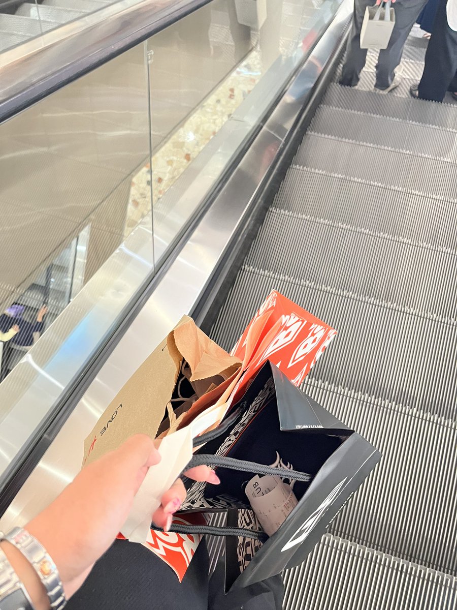 byn3silhz's tweet photo. 🛍️ https://t.co/h7vFZ3NspD