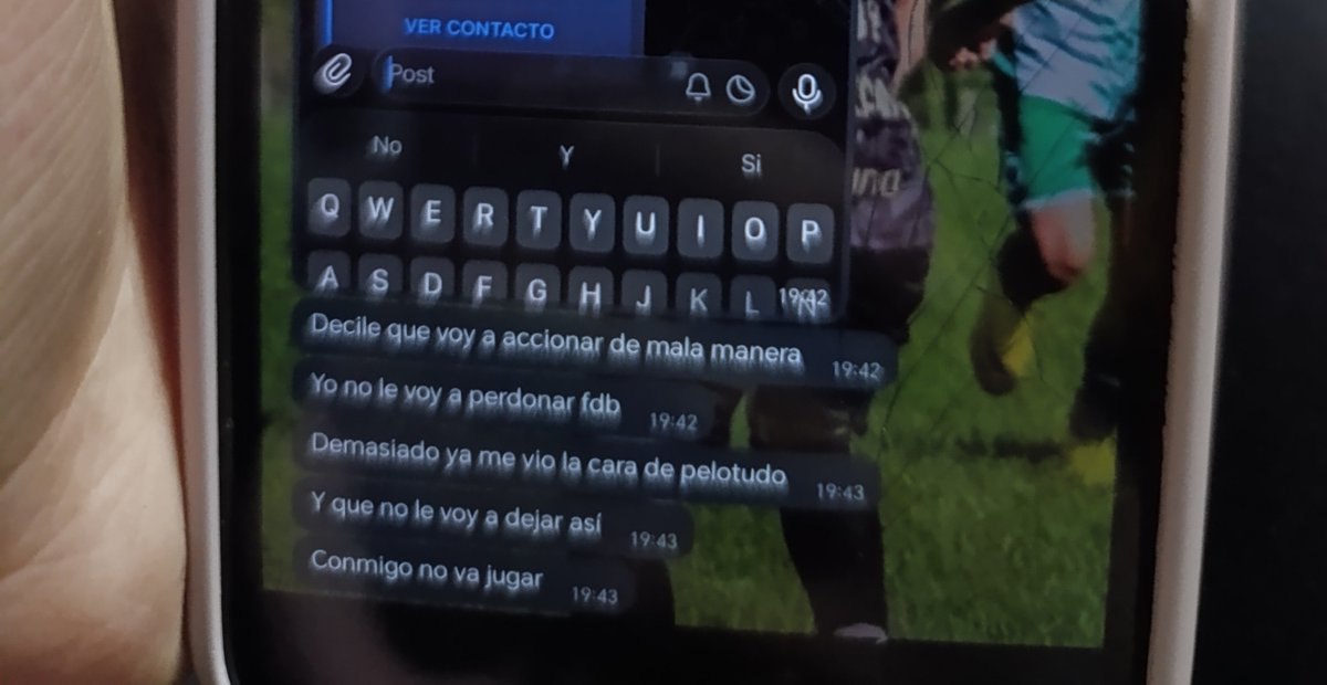 wlovescaloneta's tweet photo. Hoy temo por la integridad de mi amiga 

Hace meses q le acosa un chico q averiguó su ubicación y hasta contactó a sus padres pq ella lo bloqueó. Le dijo que la va a ir a buscar a la facultad. Ella anda sola, tiene muchísimo miedo Y TODO PORQUE NO ACEPTÓ SALIR CON ÉL! https://t.co/Q2iME12JH9