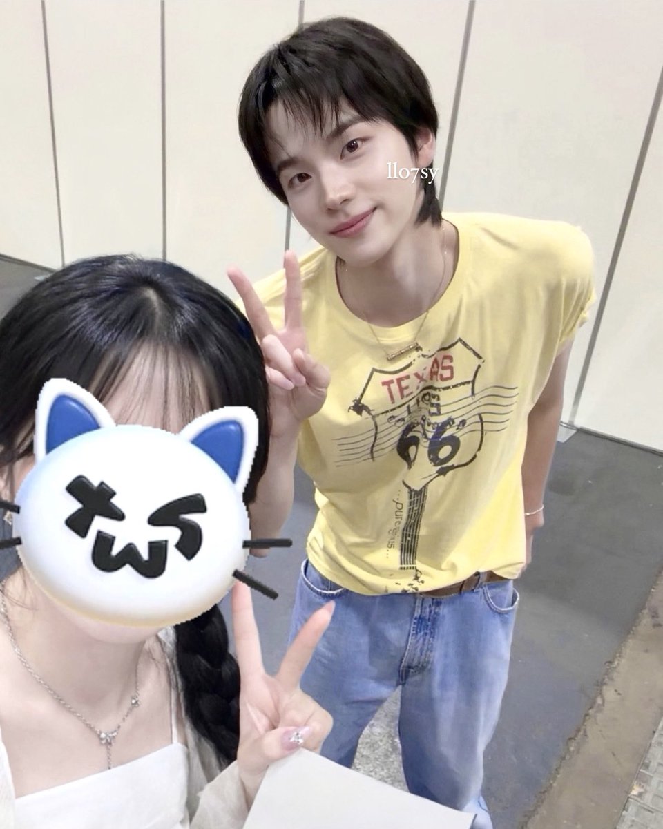 llo7sy's tweet photo. 260908
SODA SODA 全員グリーティング会

브이✌🏻

#TWS  #투어스 #SHINYU #신유 #シニュ https://t.co/qggeOnOaqf