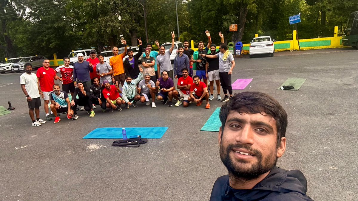hrsanjaynegi's tweet photo. Sweating out the Zone 2 miles and strengthening the core with the best squad in Indore! 👟✨
#ManishPacersArmy #Zone2Run #CoreWorkout #IndoreRunners #MarathonTraining #RunningCommunity #RunnerLife #FitIndore https://t.co/YMfaCNQmIT
