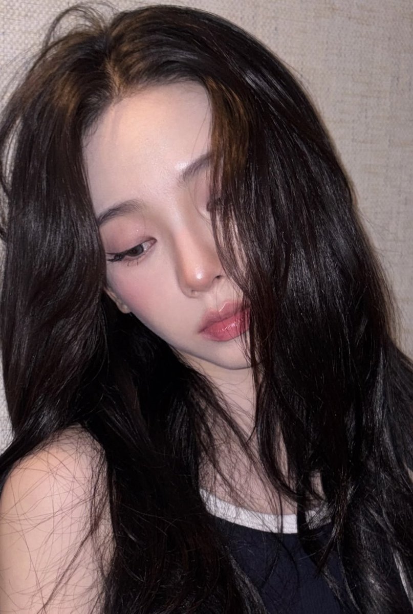 KRNLOOKS's tweet photo. GODDES FACE CARD #KARINA #카리나 https://t.co/gB57VqUcwa