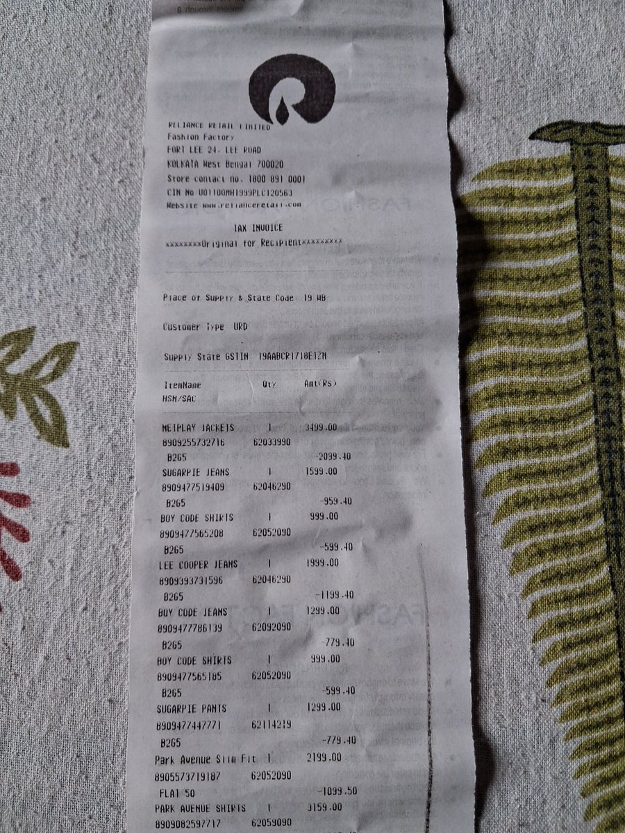 DebapriyaBandyo's tweet photo. @AUCustService @RBI @RBIsays @jagograhakjago sending repeatedly mail and phone call @aubankindia misguided me. They charge Rs. 199+GST for attached features but after purchasing apparel from fashion factory which was supposed to be eligible purchase not giving cashback. Take action #India. https://t.co/20bK96AFJq