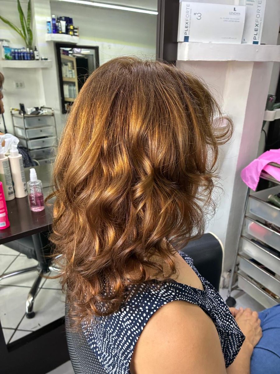 MUASALABELLEZA's tweet photo. TINTE GLOBAL CON COBERTURA DE CANAS &amp; CORTE EN CAPAS 
#merezcomua #LendanCosmetics #SalermCosmetics #Crioxidil #farmavita  #emerge #AvynaBeauty #LizzoInternacional #anqos https://t.co/5uJqsScZcm
