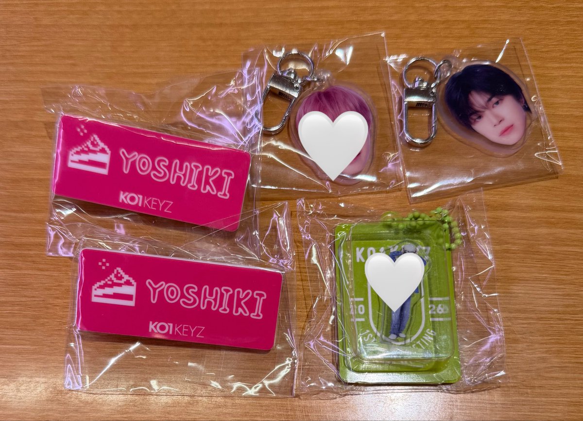tkcii_1's tweet photo. KO1KEYZ ファンミ カプセルトイ トレカ 交換 

【譲】
ネームプレート 矢田
顔アクキー 照井
トレカ 矢田 新世界ファイナル

【求】安部 011 缶バッジ
ファイナル安部ポジ評 矢田制服 土田制服

郵送またはINI東京ドーム両日手渡し
お気軽にお声がけください🙇🏻‍♀️
#KO1KEYZ交換 https://t.co/F88VRyeNzm
