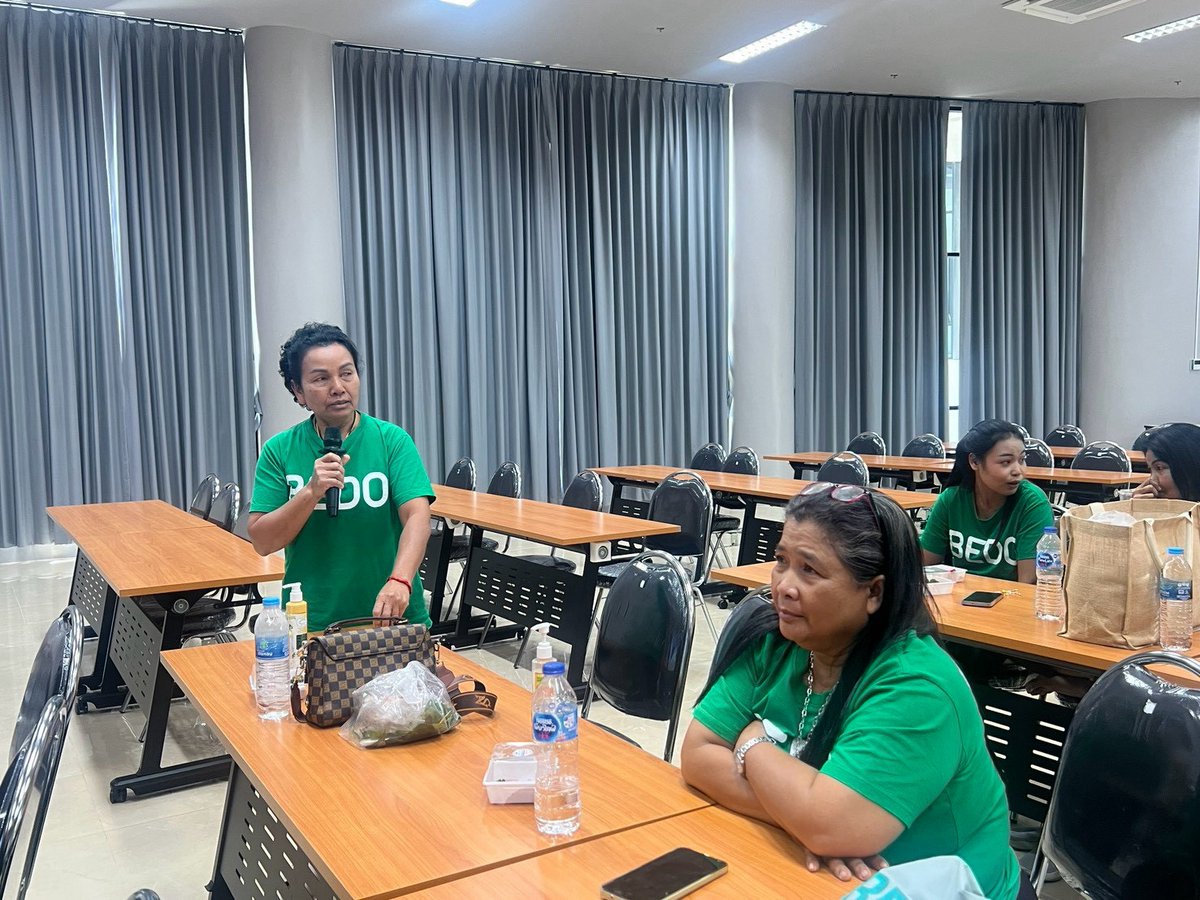 PharmWU's tweet photo. WU Pharmacy faculty served as guest speakers for @BEDO_Thailand's BioBank workshop on Sep 8, sharing key insights on GAP-compliant medicinal plant cultivation &amp; market opportunities to empower local bio-based communities.🌿📈

#WUPharmacy #BEDO #MedicinalPlants #Bioeconomy https://t.co/bNuYY3rjEA
