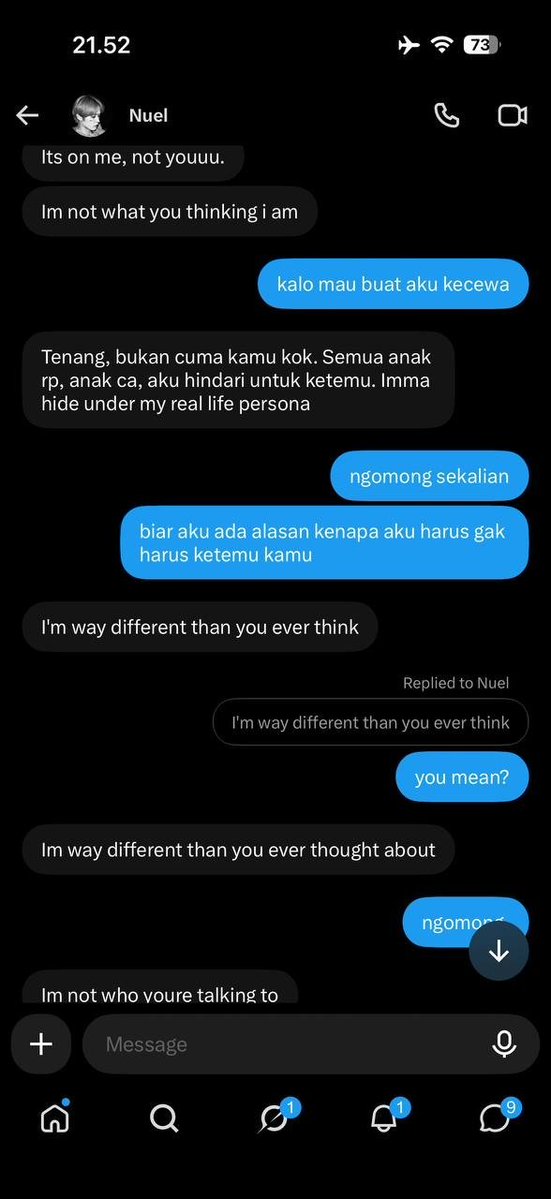 zclerys's tweet photo. Ini obrolan dia sama korban pertama (mantan dia). Saat itu, mantan dia ajak dia ketemuan, dan dia mengiyakan. Tapi, saat itu bukan dia yang nemuin mantannya langsung, justru mantannya malah ketemu orang lain yang hari itu dia sewa buat ketemuan sama mantannya 😂 ABSOLUTE CINEMA. https://t.co/3u8nunzZnE