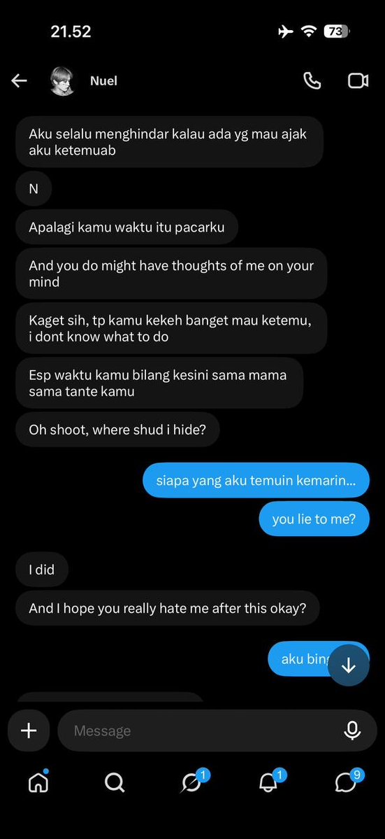 zclerys's tweet photo. Ini obrolan dia sama korban pertama (mantan dia). Saat itu, mantan dia ajak dia ketemuan, dan dia mengiyakan. Tapi, saat itu bukan dia yang nemuin mantannya langsung, justru mantannya malah ketemu orang lain yang hari itu dia sewa buat ketemuan sama mantannya 😂 ABSOLUTE CINEMA. https://t.co/3u8nunzZnE