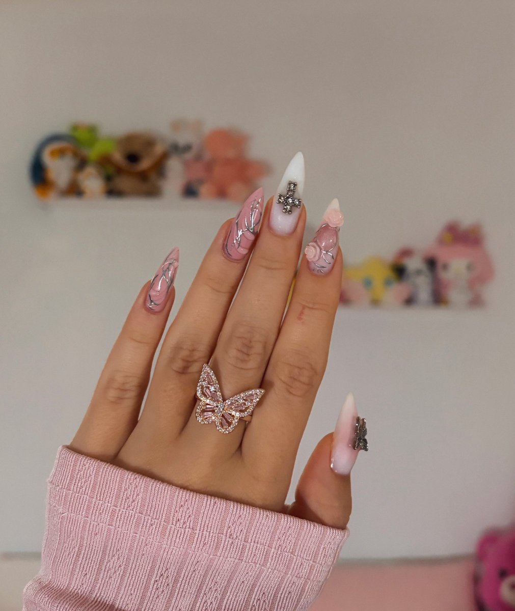 ksujeshaa's tweet photo. @minjemelody omg thank you😭🩷
i wish I could do nails myself, but my favorite nail master does them for me! :3 https://t.co/FT6nuJ4Yv1