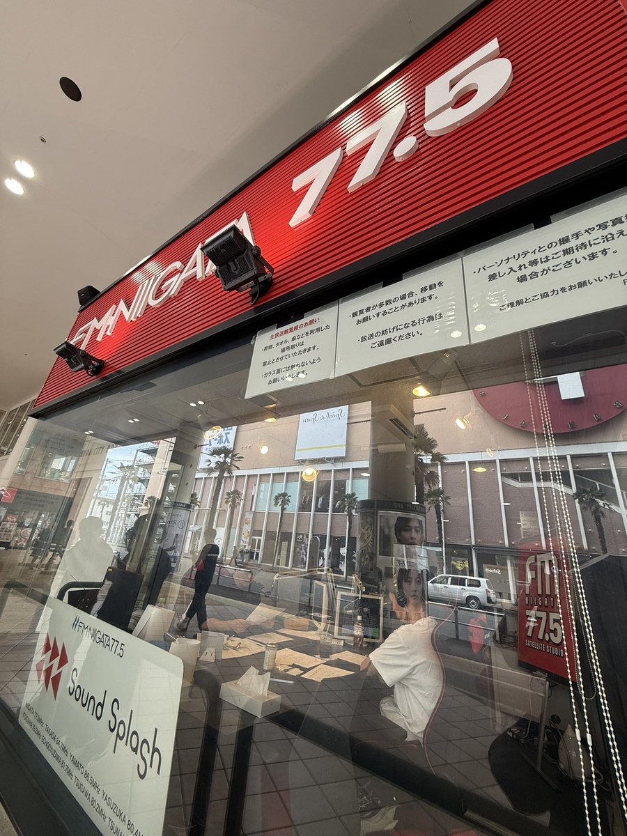 happyturn775's tweet photo. 初フロアス新潟！
早速メッセージ読んでいただいて、ステッカーゲット😆

#フロアス新潟
#fm775 https://t.co/cGFCJDxLri