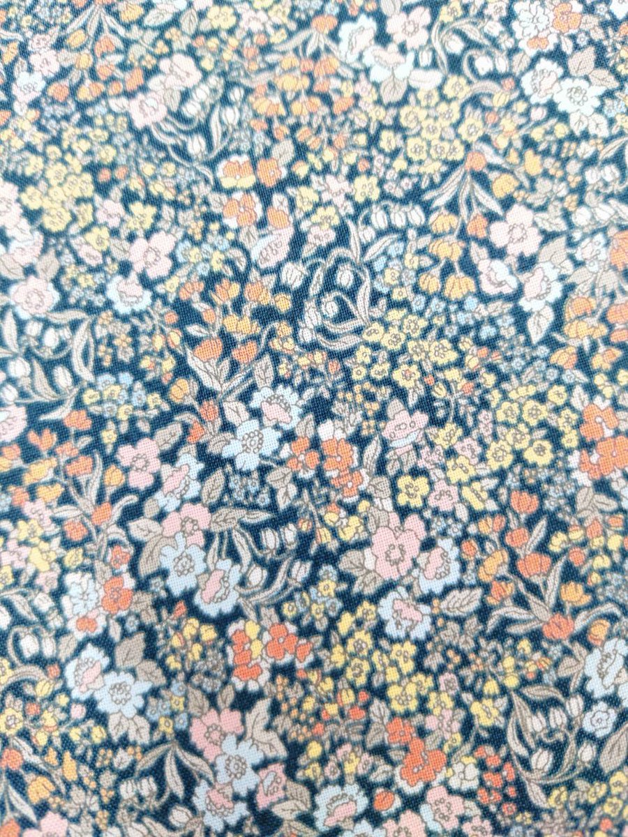 premiere_poupee's tweet photo. かわいい花柄の生地が入荷しました🌸
#京都 #手芸店 #ソーイング https://t.co/Q2M7W0et7U