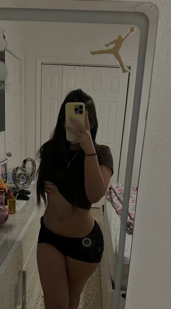 _Xx_Daddy_xX_'s tweet photo. Got sum more, this bitch too sexy #latina #thicc #fatass #horny #cuban https://t.co/l7haE5oTll