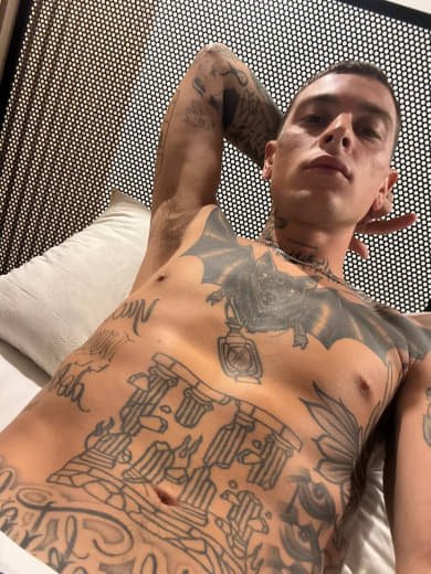 domlevixl's tweet photo. “Some pictures are meant to be innocent, but this one definitely missed the memo 😏🔥 No dramatic setup, no effort to impress—just a lazy moment that somehow turned into a little temptation. Consider this your unexpected distraction for today. 👀” https://t.co/7NQEAy5vvW