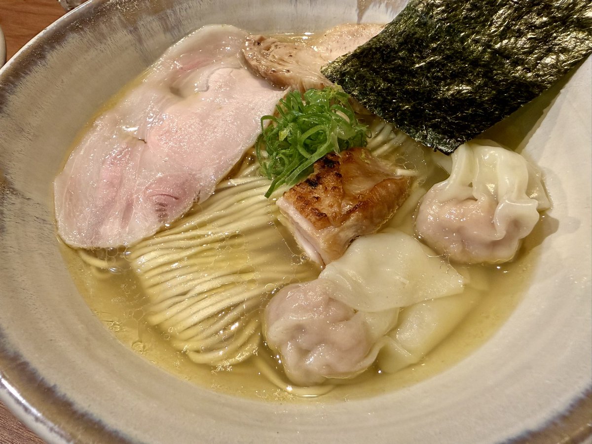 djsingh_2S's tweet photo. 約半年ぶり位の池袋Japanese Ramen 五感、相変わらず異常な美味さで完飲でした

連れ曰く「美味過ぎるから食べるごとに減っていくのが口惜しくて余計腹減る」

その通り https://t.co/cvRsd1Vsvw