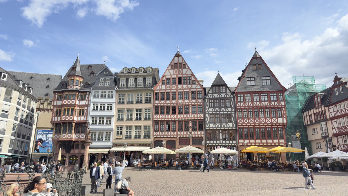 qexizs's tweet photo. WE OUTSIDE 🗣️🗣️

#frankfurt #rdc26 #roblox #devex https://t.co/R7EhYOSd4G