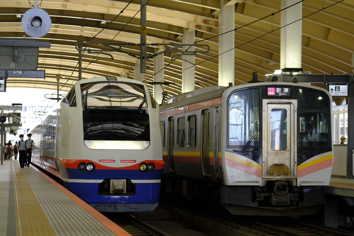 Kouno_tmf's tweet photo. 数年振り？に動いた、と話題のしらゆき用H-204編成。
どういう事情で運用離脱していたのかは分かりませんが、何かに活用されるんでしょうか。

115系撮影会へ行く際遭遇しましたが、タイミング的にこの少し後に離脱した様で。

2022.6.25撮影。 https://t.co/67nBTNq9N0