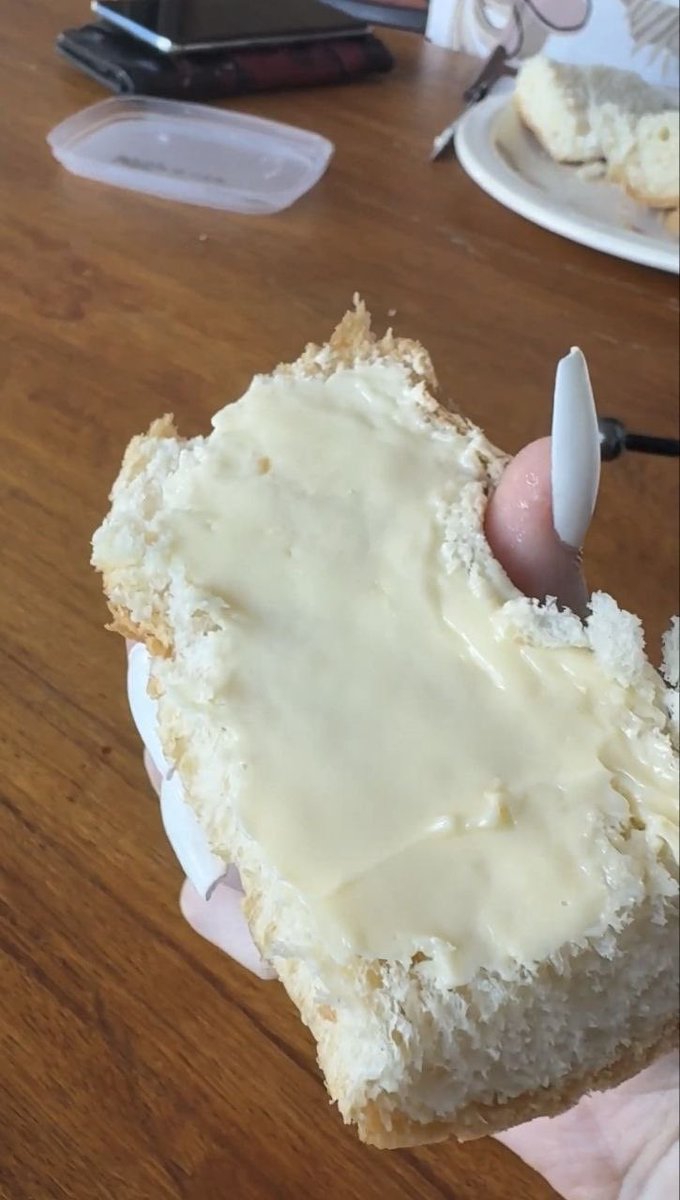 Cosmickayri's tweet photo. nothing beats fresh bread 🥐 https://t.co/ICiugOPk9t