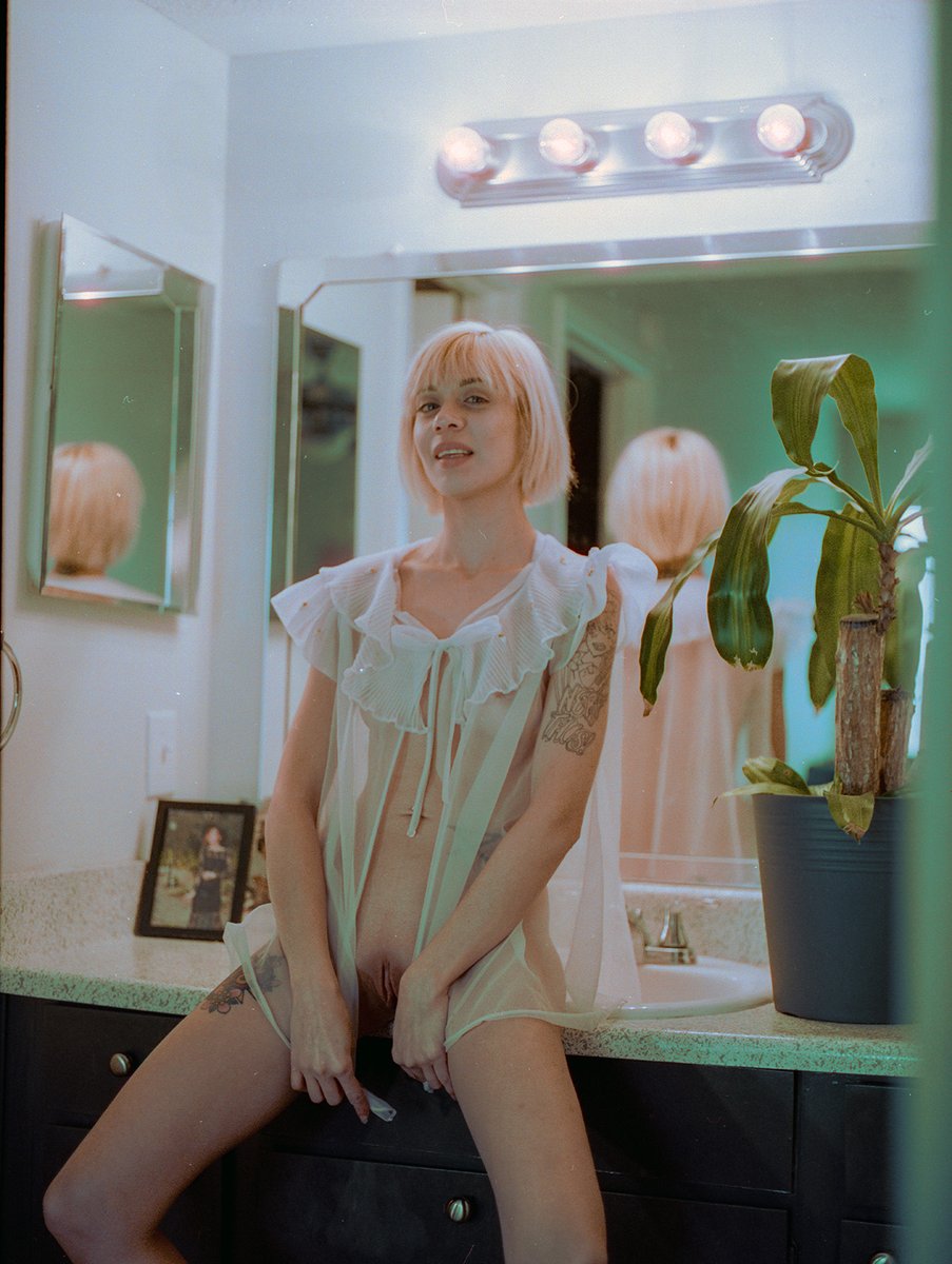 Chargerphotos's tweet photo. Film pic... Cinestill 800T , Mamiya 645 Super . Paige Hoffman https://t.co/lr7i6QAFYU