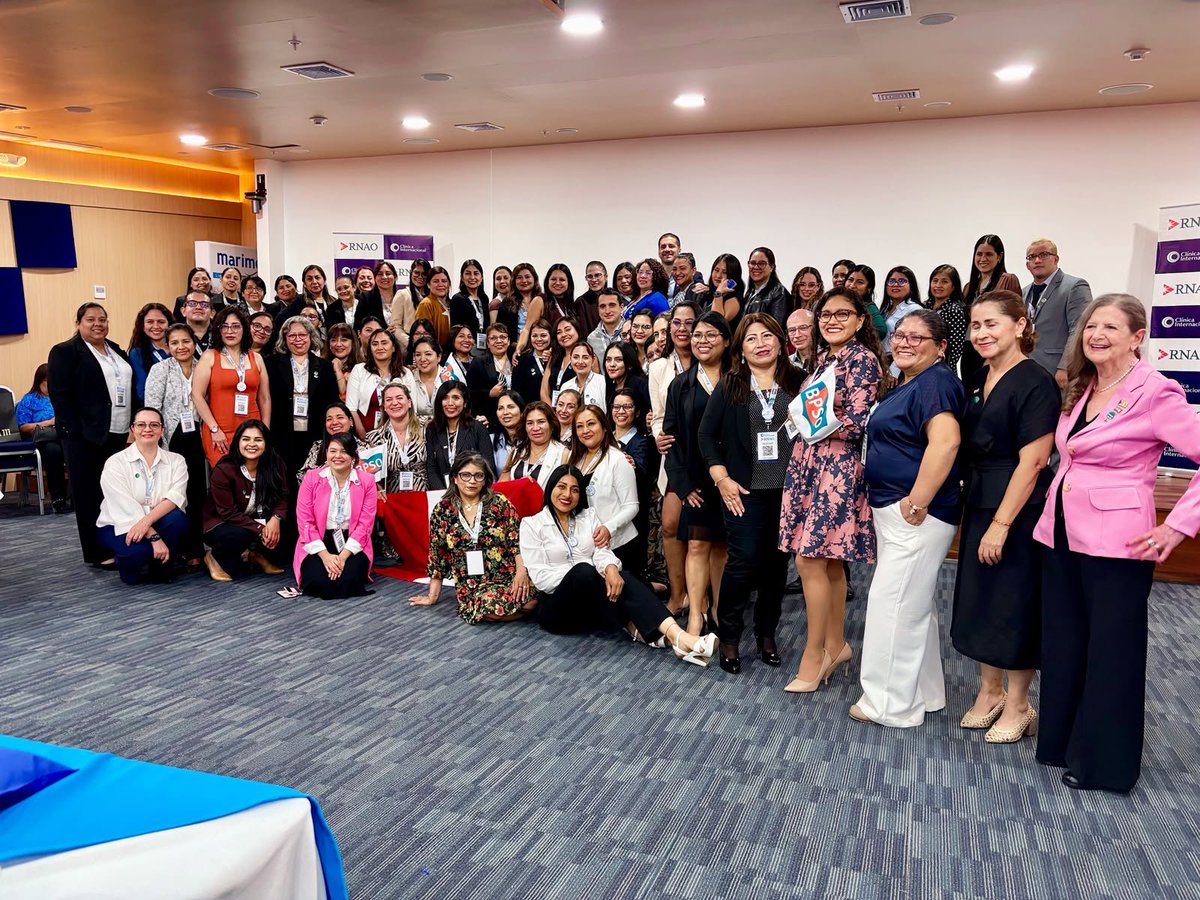 ElizabethG87195's tweet photo. Felices por tan maravilloso entrenamiento @DorisGrinspun @RNAO #BPSO Clínica Internacional https://t.co/OhhQmZvY3b