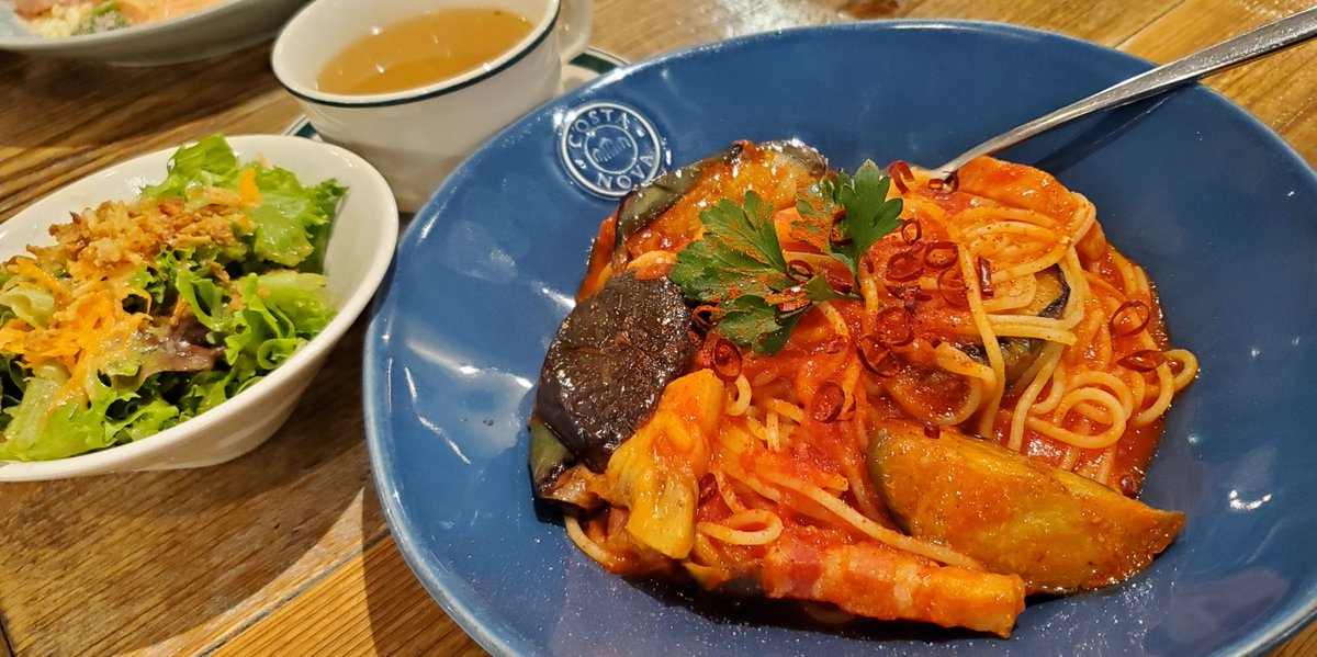 madarafa0201's tweet photo. 色々とオススメされたご飯食べたり🍴
友人からのプレゼント✨
どれも美味しく可愛かったです💕
付き合ってくれて、ありがとう！！ https://t.co/T772vkRFl0