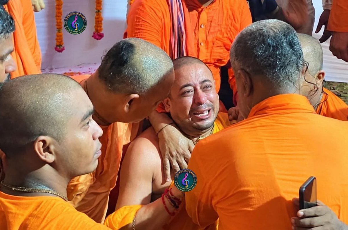 mayukhrghosh's tweet photo. BENGALI MEDIA HAS ERASED HINDU WARRIOR CHINMAY KRISHNA PRABHU LIKE HE NEVER EXISTED!! 

POLITICIANS THINK ONE ELECTION WIN SAVED HINDUTVA FOREVER AND NOW THEY'RE SILENT ON THIS HORROR!! 

HAVE YOU SEEN THE HEART-WRENCHING VIDEOS?! 

ONLY 5 HOURS PAROLE TO SEE HIS DEAD MOTHER'S BODY!! 

THIS WILL MAKE YOUR BLOOD BOIL!!