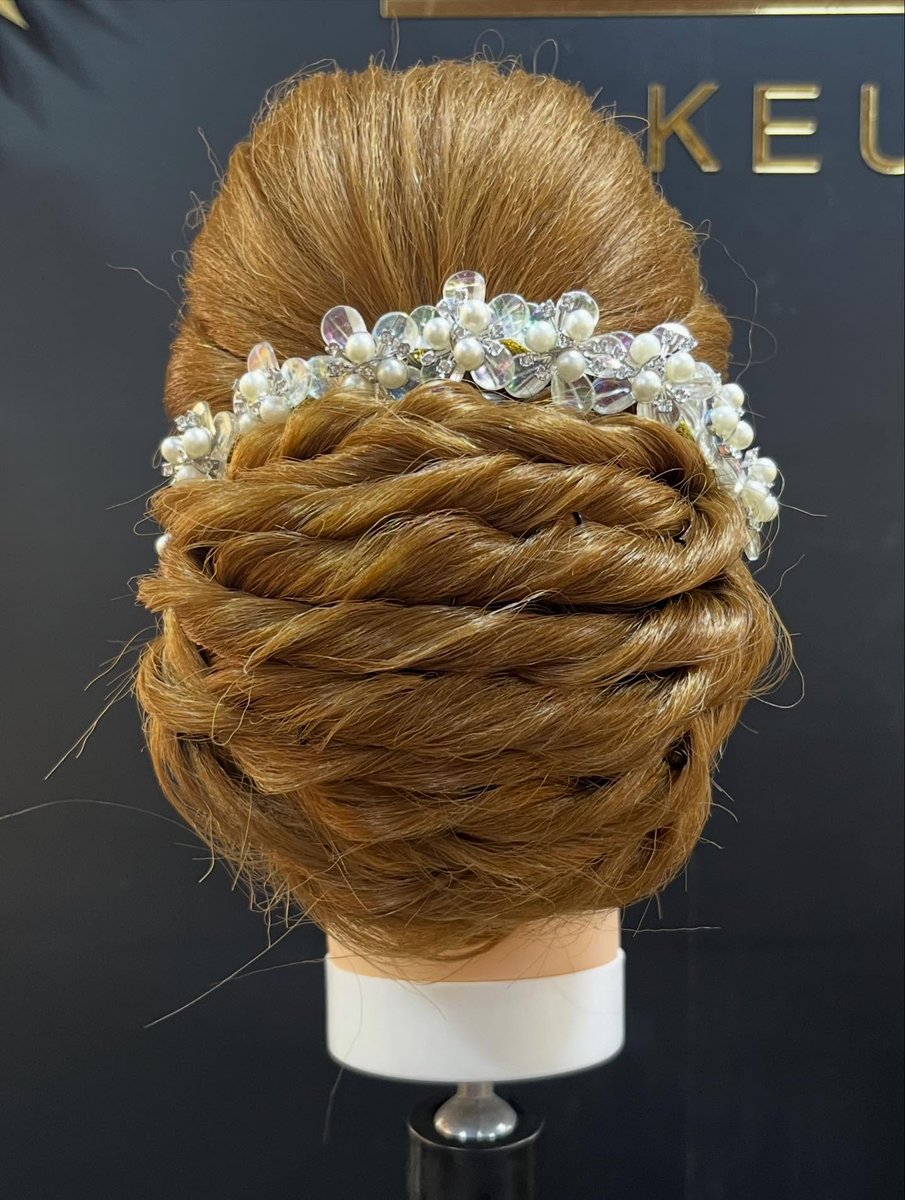 Gtplayz's tweet photo. Traditional bun hairstyle. https://t.co/ZLl0YnX3uH