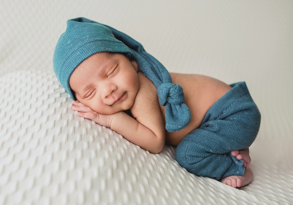 Thuanny041's tweet photo. Dheerav’s newborn session. Such a cute little poser. What to expect from a newborn shoot? 1. 2–3 hours with the photographer in the studio
2. Portraits in various themes: bed poses, swaddles, basket poses, close-ups, and more
3. Sibling poses
4. https://t.co/5r2U5ldFwL