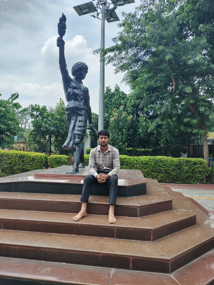 KrantiArmy's tweet photo. अपना इतिहास जानना जरूरी है, क्योंकि इतिहास को समझे बिना भविष्य को बेहतर बनाना मुश्किल है। 
धरती आबा भगवान बिरसा मुंडा को नमन। 
#BirsaMunda #BirsaMundaPark #Ranchi #Jharkhand #JharkhandHistory AdivasiHistory KnowYourHistory JharkhandTourism https://t.co/jKnNppr4AF