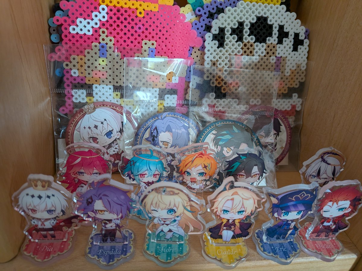 GY0RANchoco's tweet photo. はま寿司のガチャであったから引いちゃった。以前から見かけたら回していたのだが、ちょっとずつ揃ってきてて嬉しい。あとはロゼ様が来たらコンプ……！　ガチャが絶滅するまでにいつかお迎えしたいナ…… ここまで来たらコンプしたいよ…… https://t.co/N3IUivkl9v