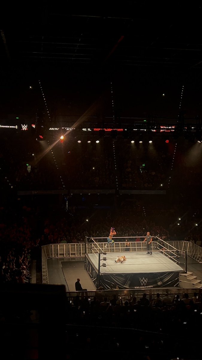 ZIsaac's tweet photo. @itsBayleyWWE What a dream come true. The best match of the night, two of the best talents on the planet, without a doubt. Just like we were shouting all night: ¡Esto es lucha!

Thank you, thank you, thank you, Bayley. ❤️‍🩹🇨🇴 https://t.co/YmrDd3qwRq
