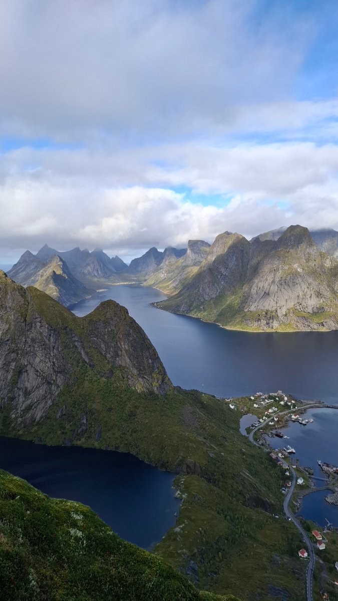 purenature_1's tweet photo. Breathtaking Lofoten mountain fjord views 🍃🌿 https://t.co/14N6GDFLzP