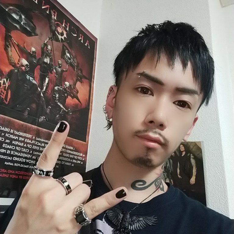 SEIYA_666BPM's tweet photo. 29歳の時の写真が出てきたので投下。

35歳になった今とあまり変わらないと言われて非常に嬉しく思っております笑🤘 https://t.co/cwImu1CLSB