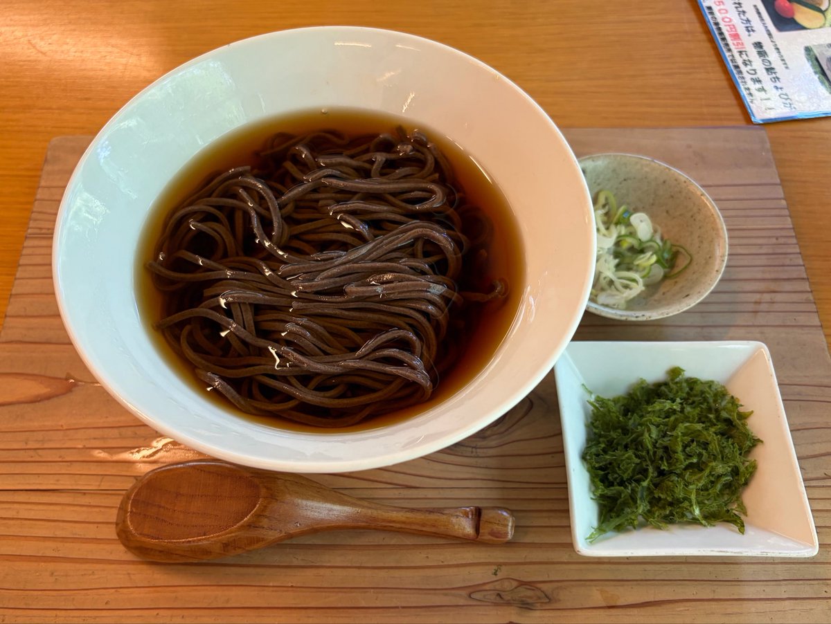 ffj84114160's tweet photo. 秋川渓谷、冷えた蕎麦と厚揚げ豆腐
これも夏の思い出 https://t.co/5QatHqtfkF
