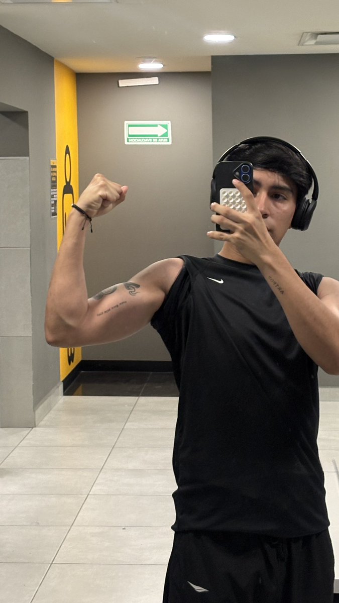 summerboyy_y's tweet photo. aquí me veo más fuerte https://t.co/2VernKTepI
