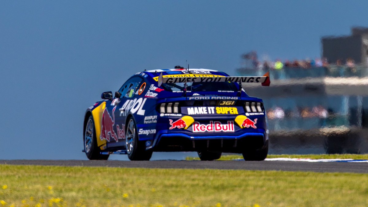 redbullampol's tweet photo. Scott &amp; Nick on the wheel 🔥 https://t.co/tiQcsQVmO6