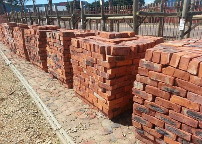 namelesszar's tweet photo. 2 cases of Corona or Pallet of Bricks😁

Both R900. Choice is yours https://t.co/WW6sDeLN2r