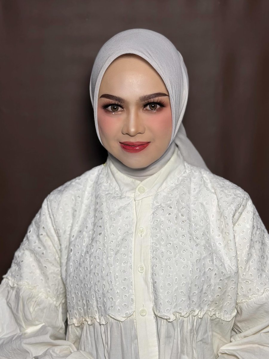 sm_benz's tweet photo. PREWEDDING 
Client @lutfiahdwikhairani_ 
Bridal hijab makeup by @intanellynmakeup. https://t.co/jnrqy6uncL
