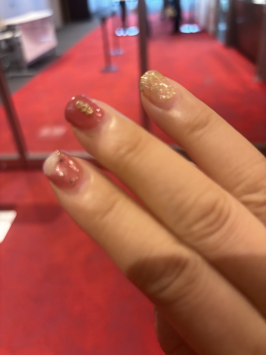 ikekero96's tweet photo. でね、無事到着したのだが
爪が…
朝何でも無かったのに！
急いでサロン予約した https://t.co/ff9mkegXht