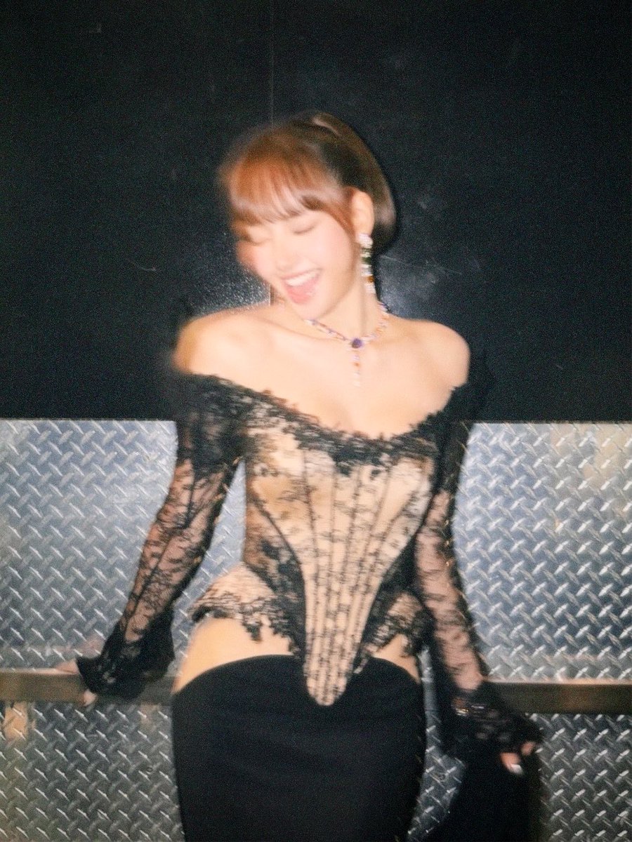 yk2aii's tweet photo. a gorgeous woman dressed to perfection https://t.co/ZHhSaR40ir