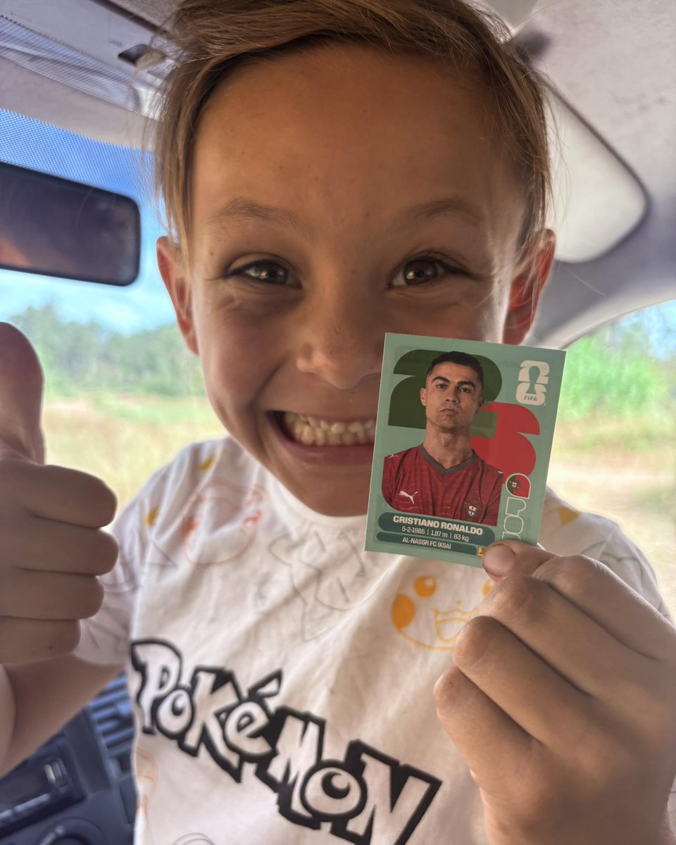 KaciKagermalc's tweet photo. Then we got the Ronaldo face sticker. https://t.co/t22CVq1G7Z