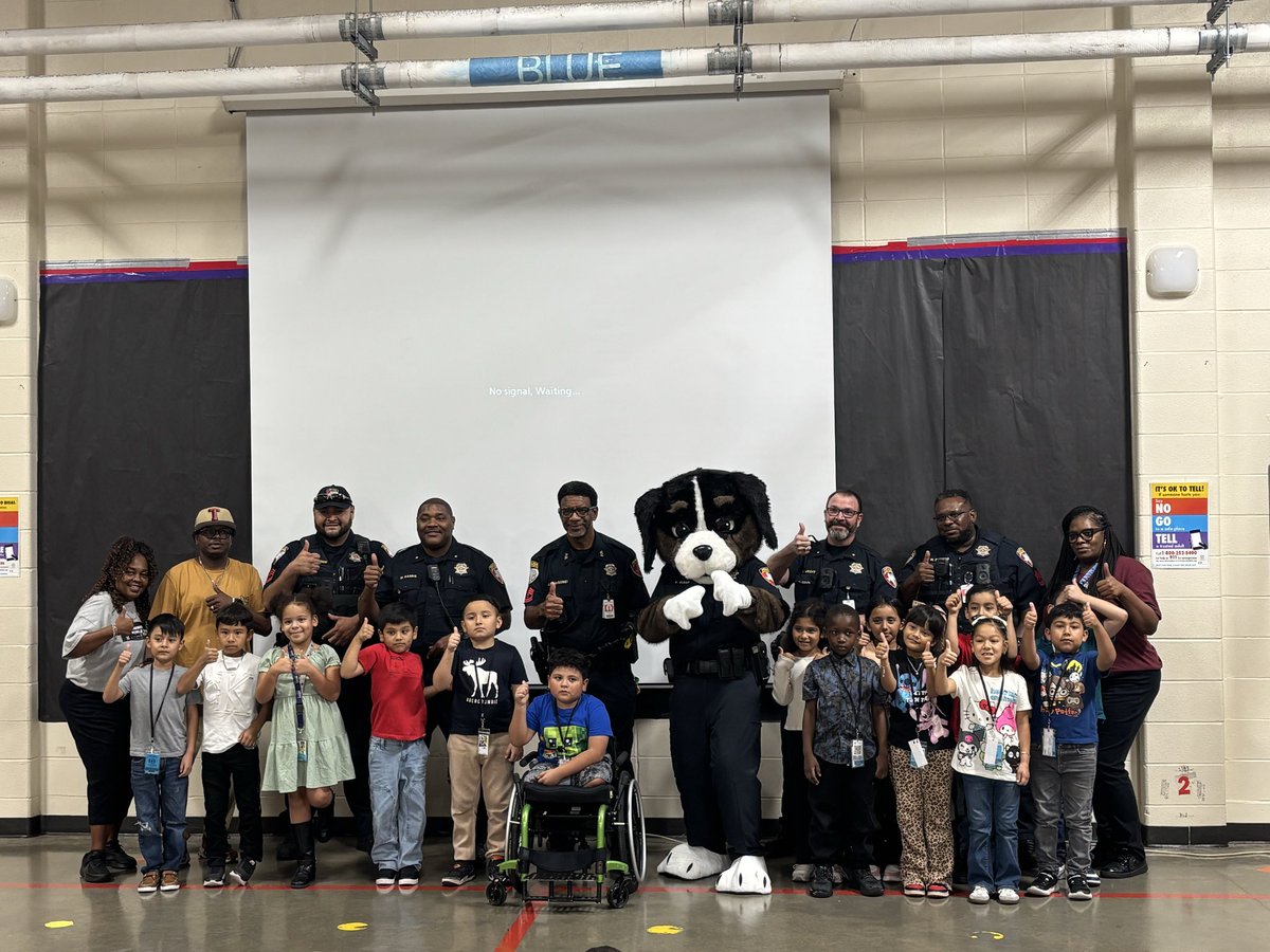CounselorCRS's tweet photo. Aldine PD and their newest recruit Buddy stopped by @StehlikES_AISD today to teach our scholars about Bullying and Safety. Thank you @AldinePolice  our students enjoyed the show! https://t.co/lTGLEmC2yF