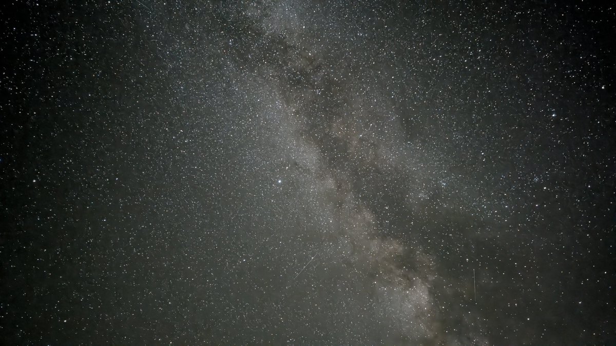 FoamingIons's tweet photo. Foaming astrophotography tonight

#carnerdwithacamera #EVsinSpace #canyoudetailastar 

#space #astrophotography #photography #offgrid #MountHumphreys #Flagstaff https://t.co/pKUjwXgOmU